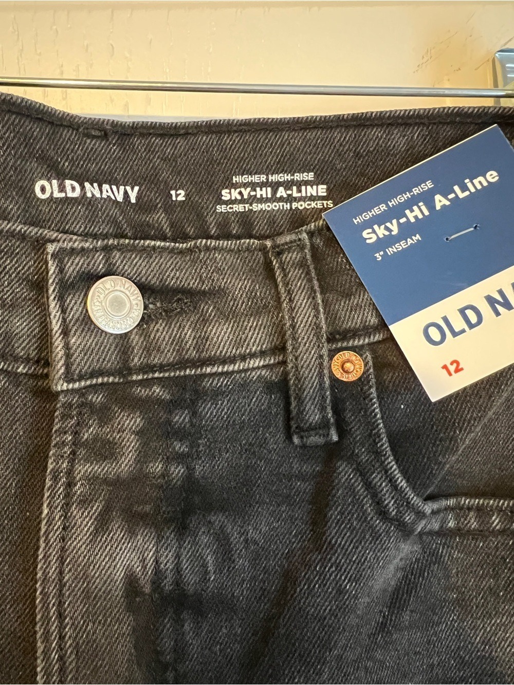 NWT Old Navy Sky-Hi A-Line Black Denim Shorts - Size 12 - Picture 4 of 4